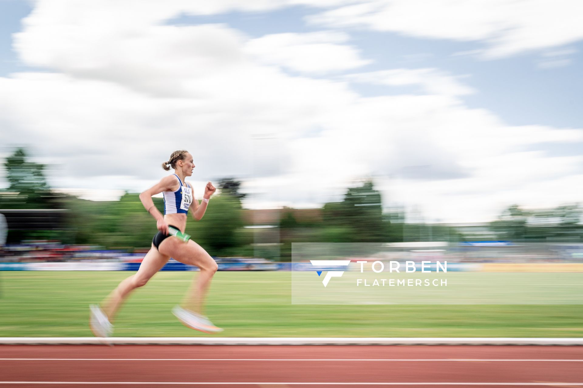 Jackie Baumann (LAV Stadtwerke Tuebingen) am 29.05.2022 waehrend der Deutschen Meisterschaften Langstaffel im Otto-Schott-Sportzentrum in Mainz